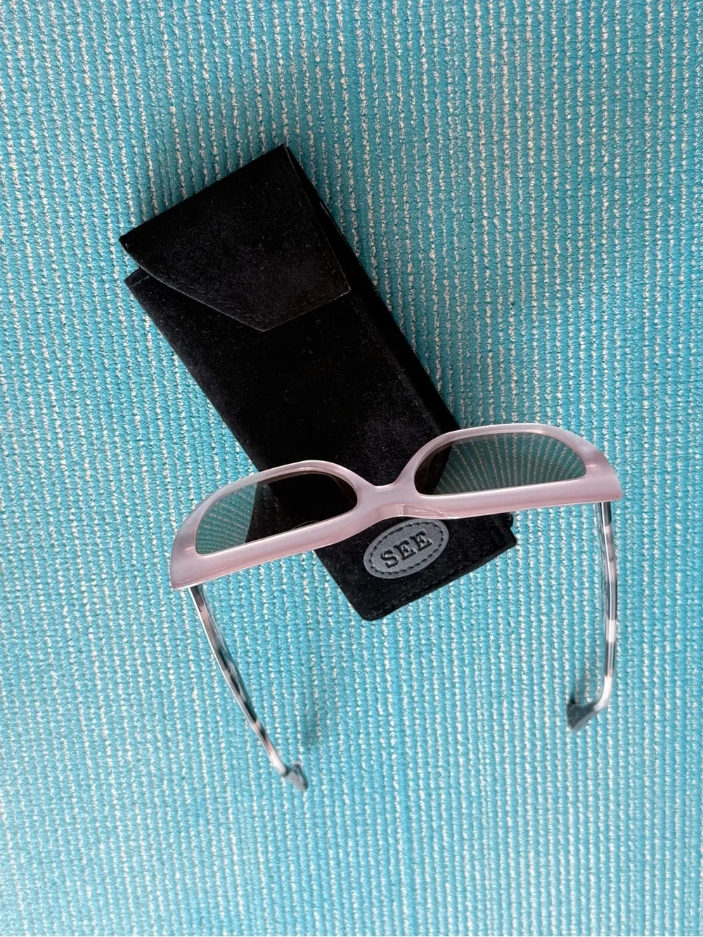 White Sunglasses by - Modern Women's Accessory